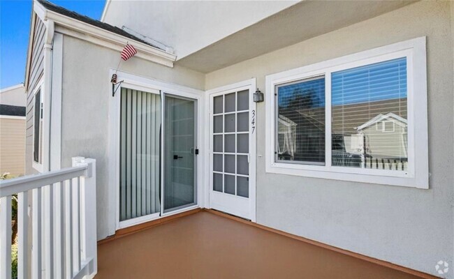 Building Photo - Ocean Views, Fully Remodeled Kitchen,Iconi... Rental