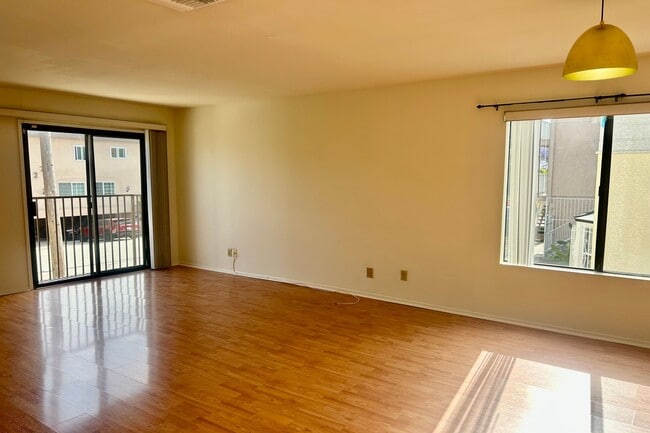 Building Photo - 8515 Saturn St