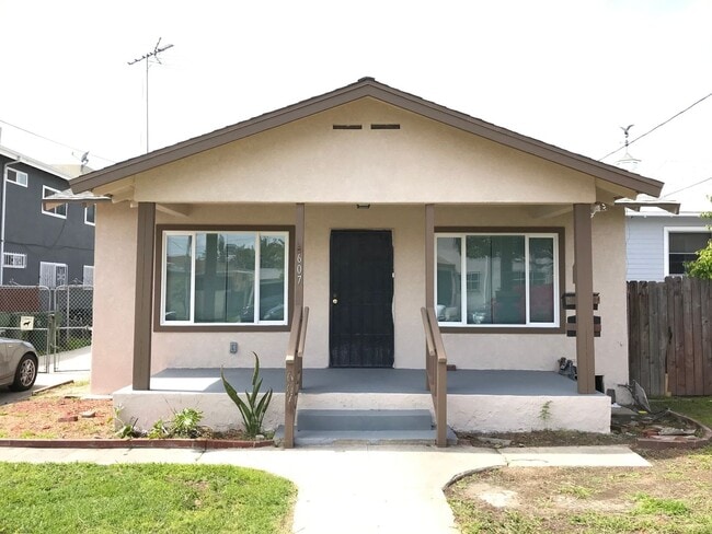 Building Photo - 607 S Fir Ave Unit C