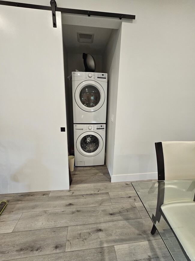 Building Photo - 4604 Woodley Ave Unit ADU in Encino, CA