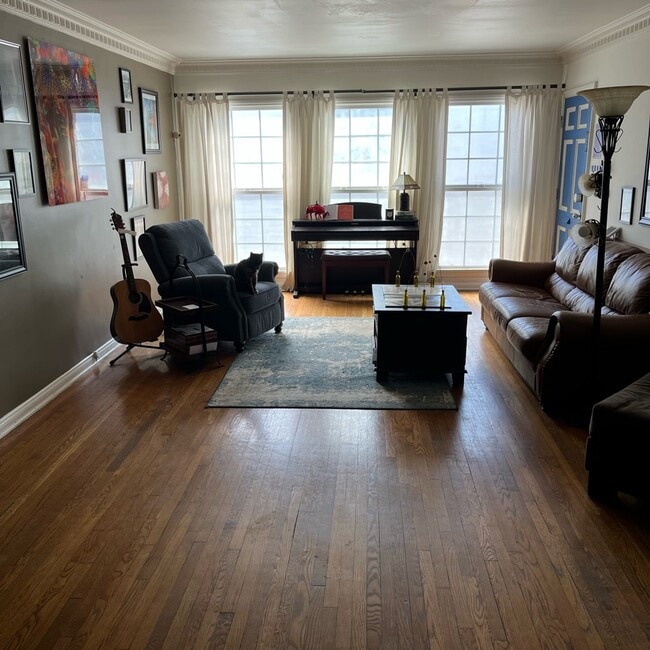 Building Photo - 1706 S Beverly Glen Blvd Unit NA