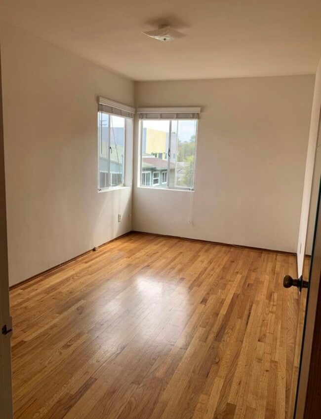 Photo - 721 W Lewis St Unit 721 W Lewis St
