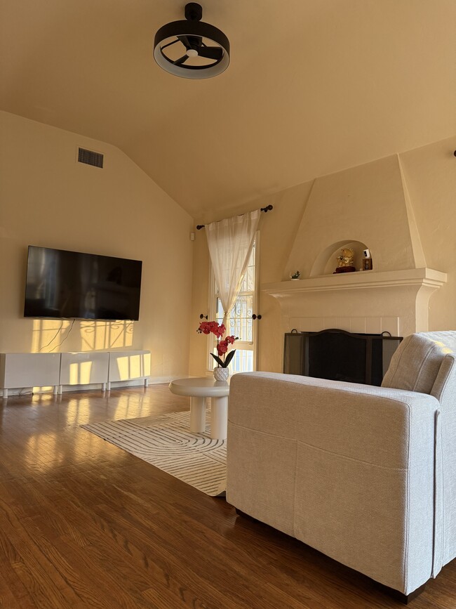 Photo - 212 W McLean St