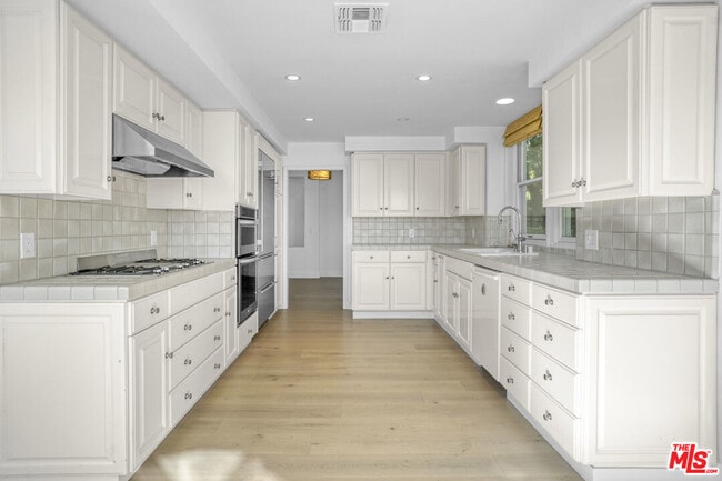 Photo - 2020 Palisades Dr