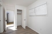 Photo - *OPEN HOUSE: 10/4 11:30AM-12:30PM* Cottage... Unit 1528 1/2