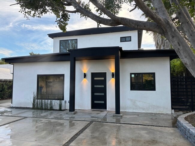 Building Photo - 22528 Burbank Blvd Rental