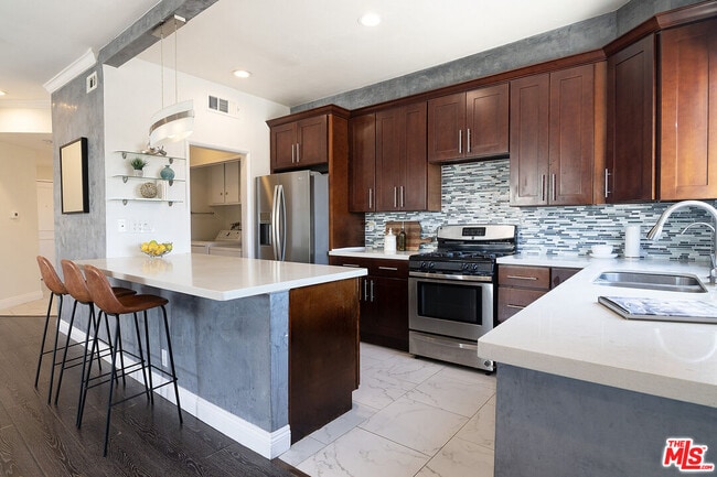 Photo - 1101 Rexford Dr Unit 302
