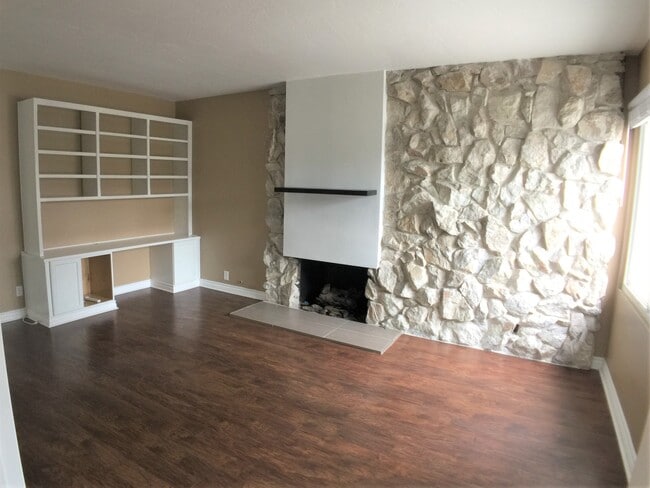 Photo - 4 Bed/ 2 Bath House Rental in El Segundo
