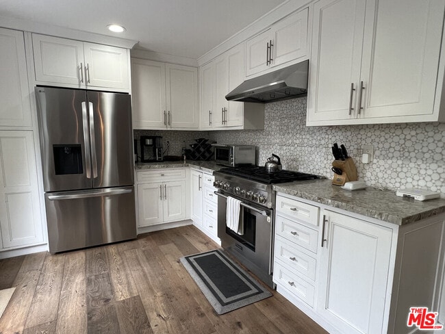 Photo - 3350 McLaughlin Ave