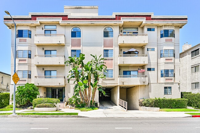 Building Photo - 5319 Lindley Ave Unit 303