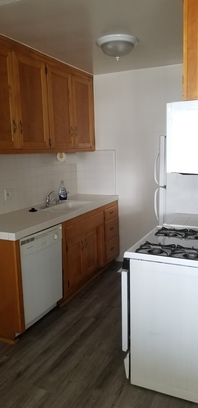 Kitchen - 3622 Dunn Dr Unit #4