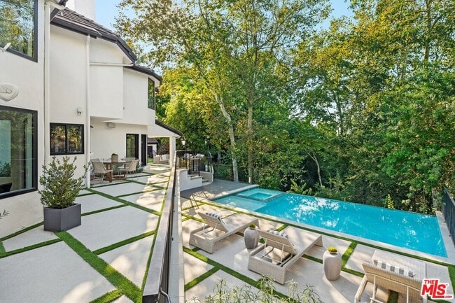 Photo - 16881 Oak View Dr