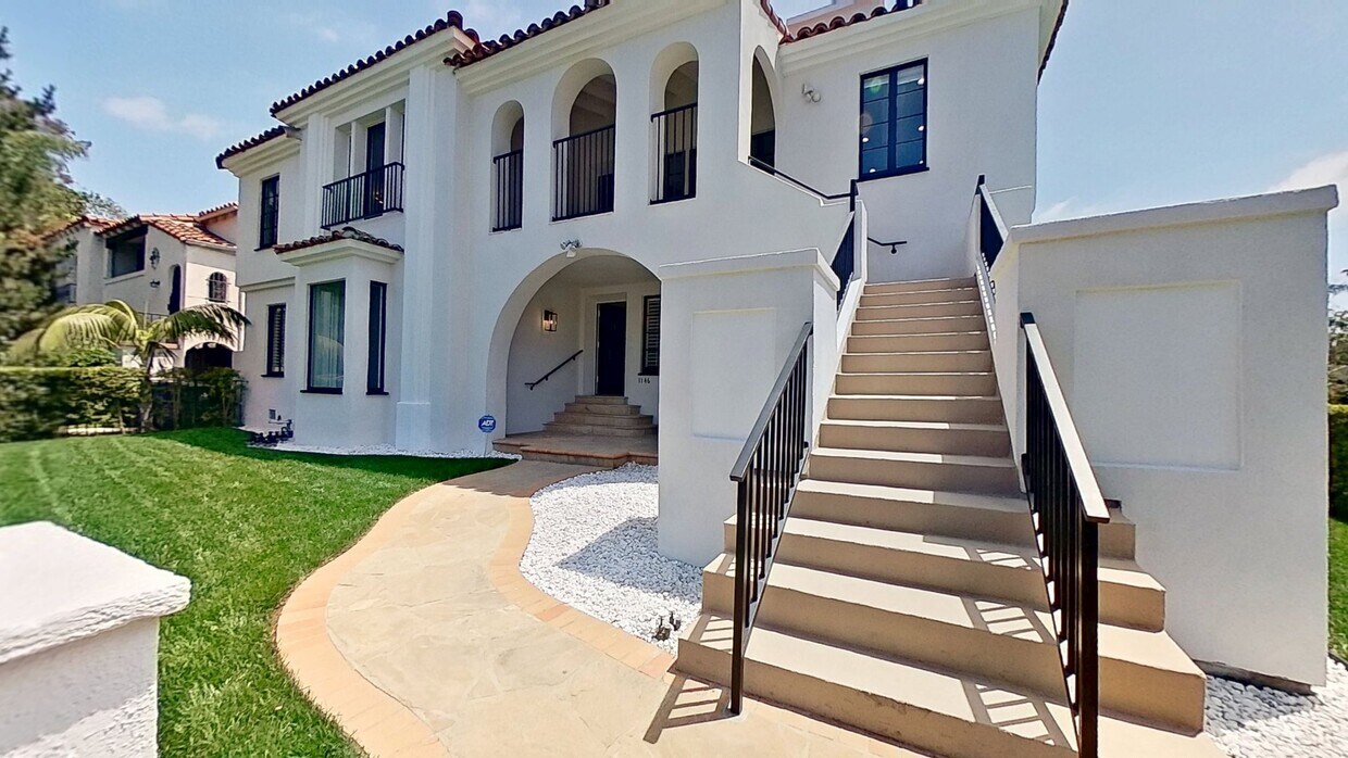3D Tour - 1148 S Stanley Ave Condo