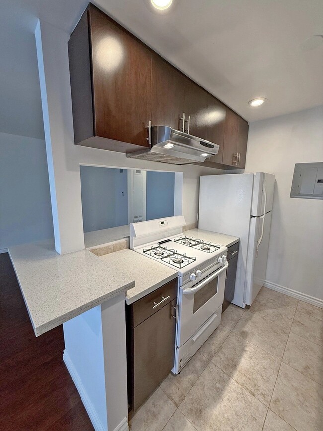 Photo - 536 N Sweetzer Ave Unit 3