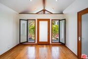 Photo - 445 Westmount Dr