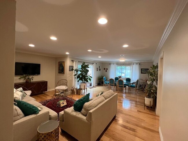 Photo - 6752 Hillpark Dr Unit 201