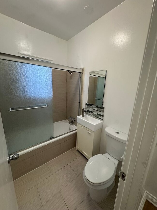 Photo - 250 S Kenmore Ave Unit 301