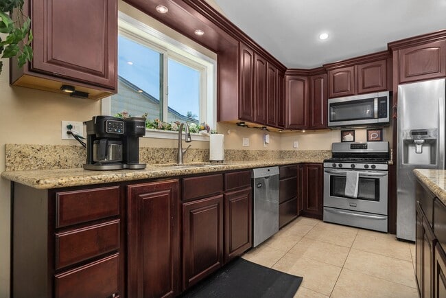 Photo - 5371 Swarthmore St