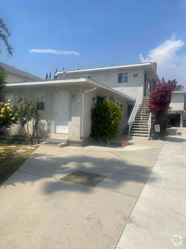 Building Photo - 717 W Glenoaks Blvd Rental