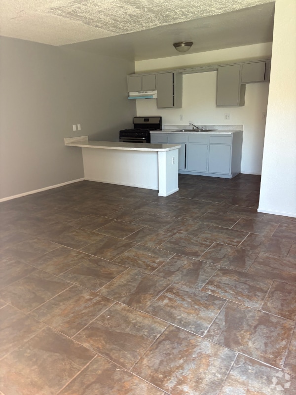 Building Photo - 18335 Montezuma St Rental