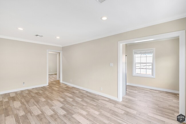 Building Photo - 8613 1/4 W. Olympic Blvd-