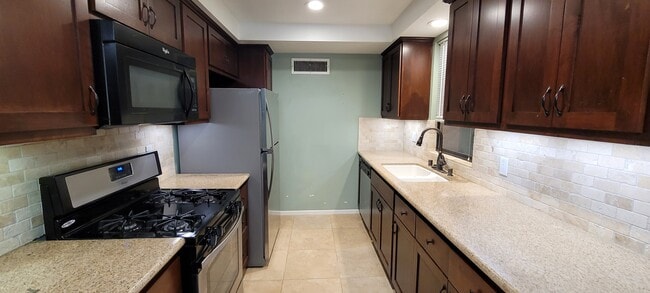 Building Photo - 2349 S Bentley Ave