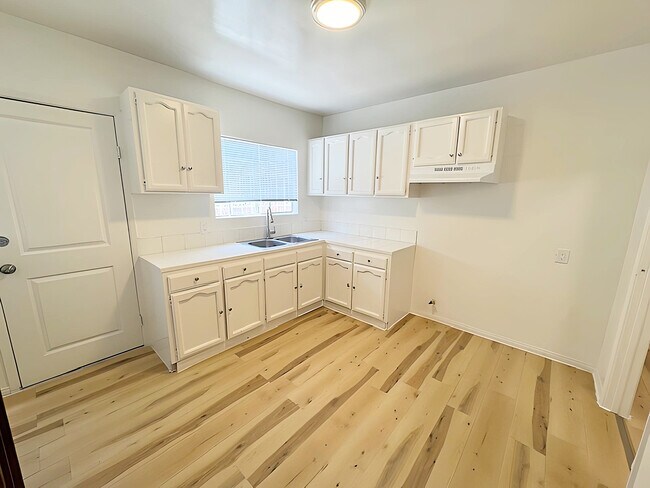Photo - 1512 W 53rd St Unit 1512