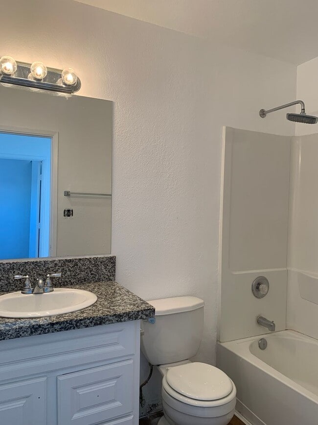 Photo - 4077 Oakcrest Dr Unit C