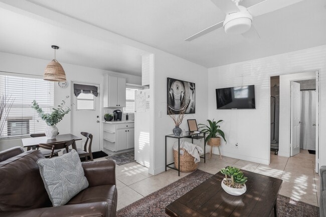 Photo - 2604 Juan St