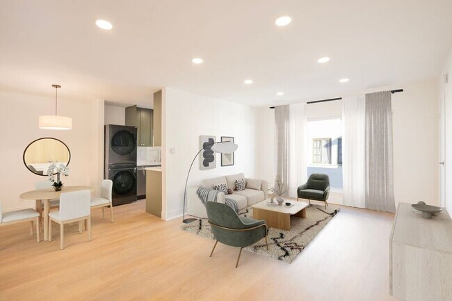 Photo - 921 N Gardner St