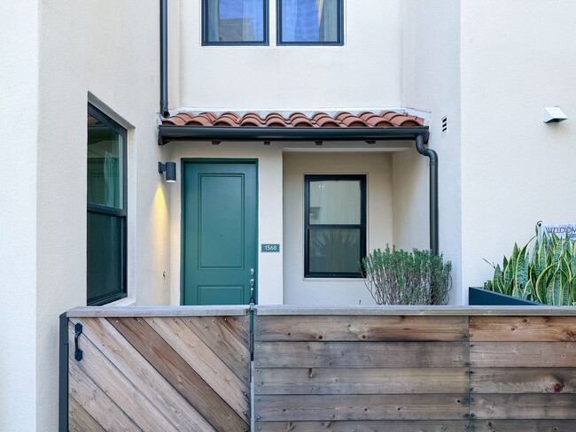 Photo - 1568 E Thompson Blvd