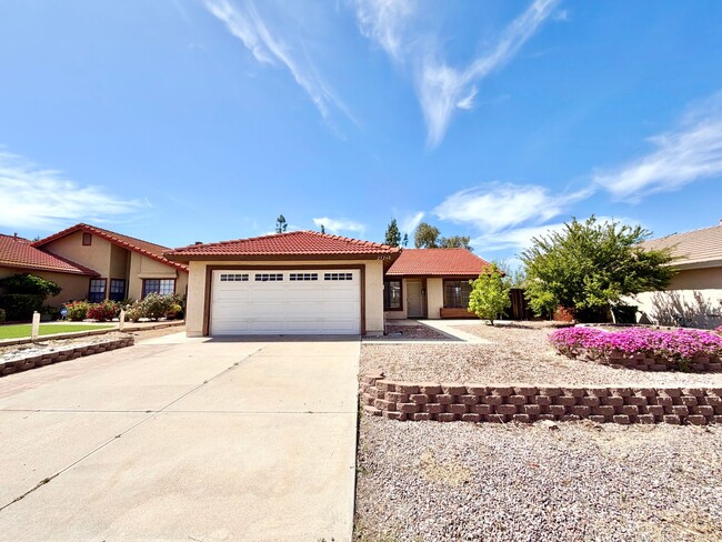 Building Photo - Spacious 4-Bedroom Retreat with Open Living, Covered Patio & Prime Murrieta Location Near Shoppin...