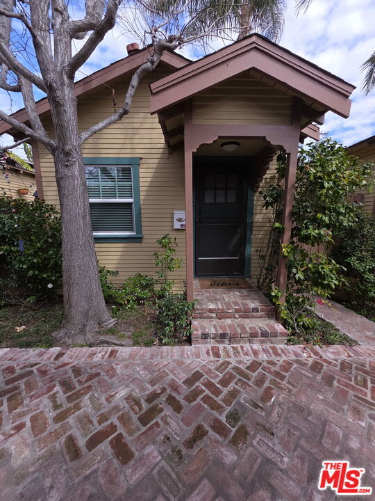 Building Photo - 315 N Venice Blvd Unit 2