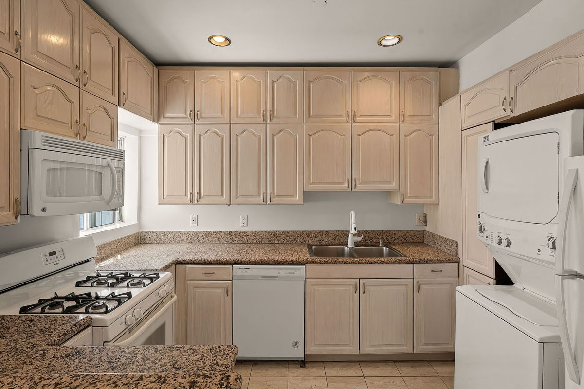 Photo - 923 Euclid St Unit 302