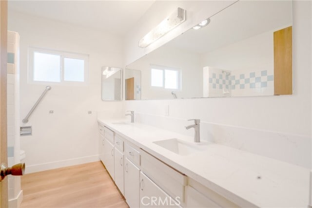 Photo - 2031 Nutwood Ave