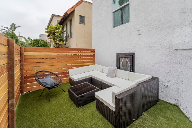 Photo - 329 N Alexandria Ave