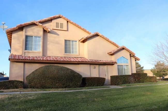 Building Photo - 1647 Orchid Ln