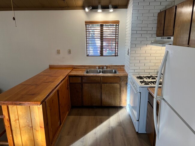 Photo - 259 Spruce Ln