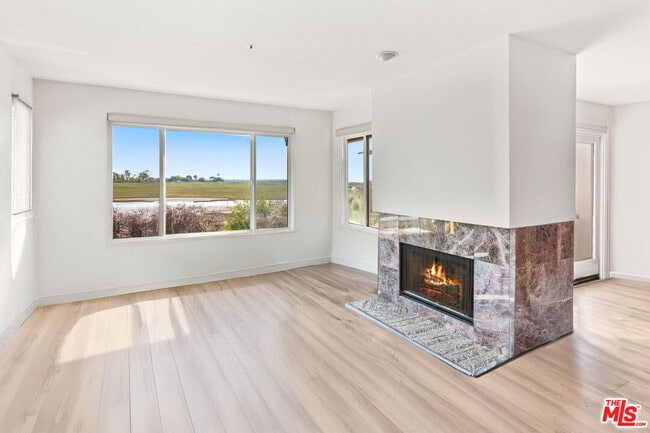 Building Photo - 4297 Carpinteria Ave