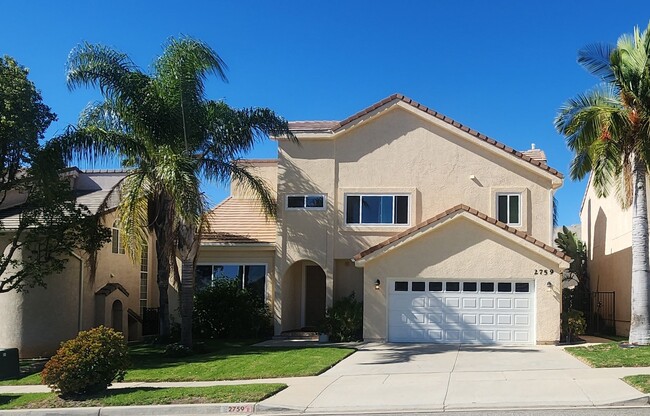 Building Photo - Amazing 2 story 4 bedroom home in Simi Val...