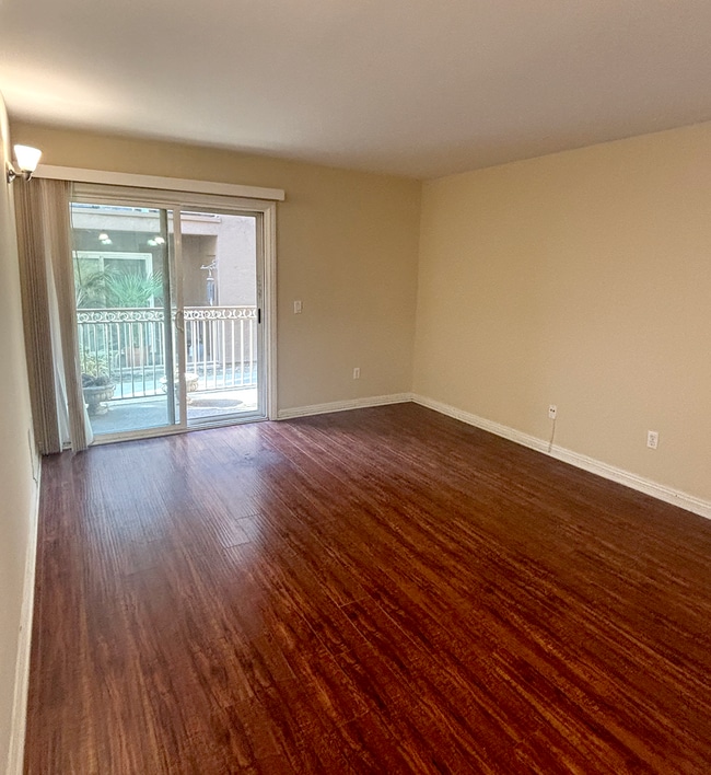 Building Photo - 550 Graves Ave Unit 21