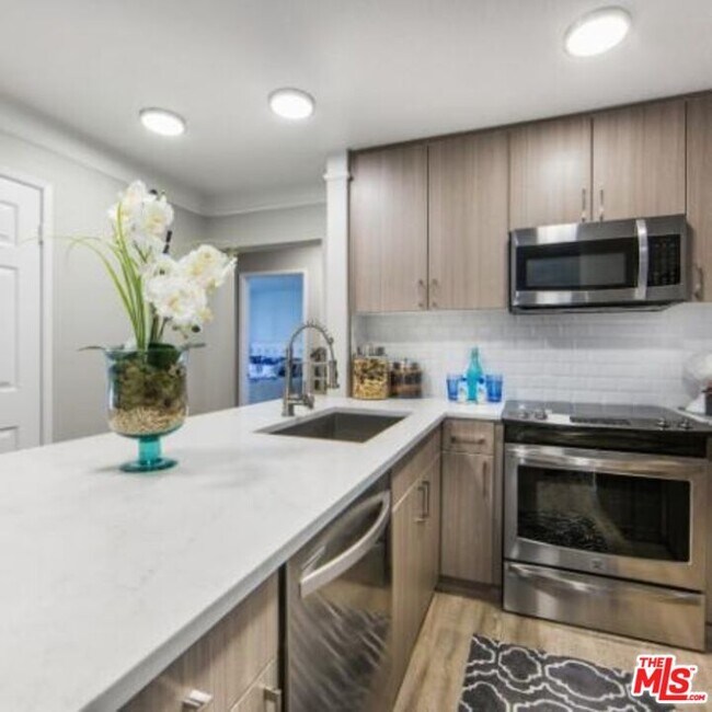 Photo - 6600 Beachview Dr Unit 117