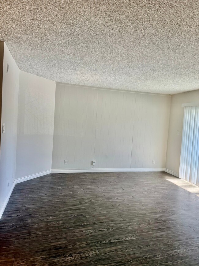 Photo - 1595 E Chevy Chase Dr Unit 1