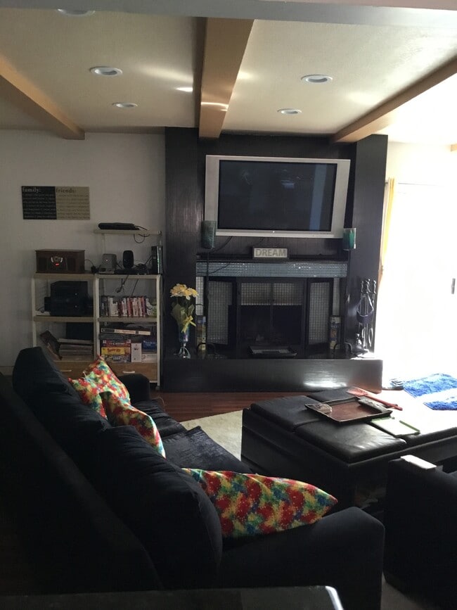 Photo - 5324 Roswell St