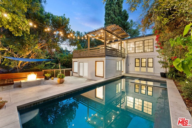 Photo - 1530 Elevado St