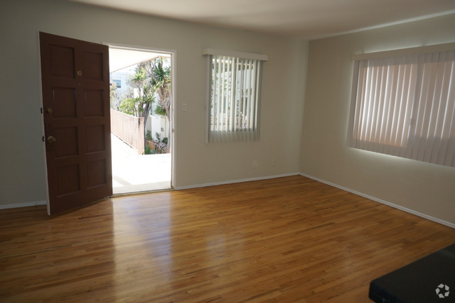 Building Photo - 834 10th St Rental