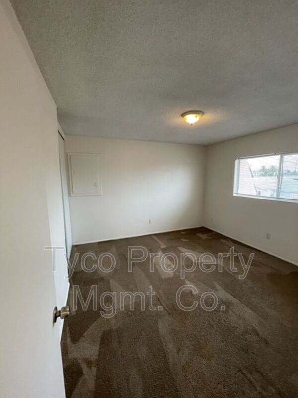 Photo - 455 Park Way