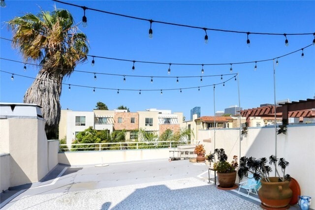 Building Photo - 1423 S Beverly Glen Blvd Unit D Rental