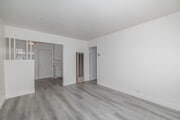 1BR, 1BA - 500SF - Living Room - 903 N Sloan Ave.