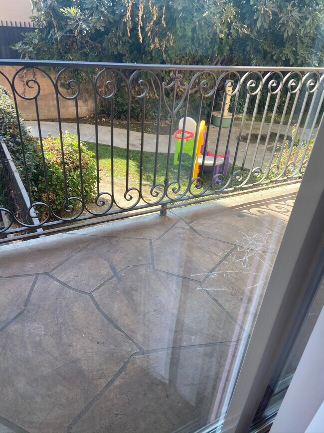 Photo - 303 W Verdugo Ave Unit 101